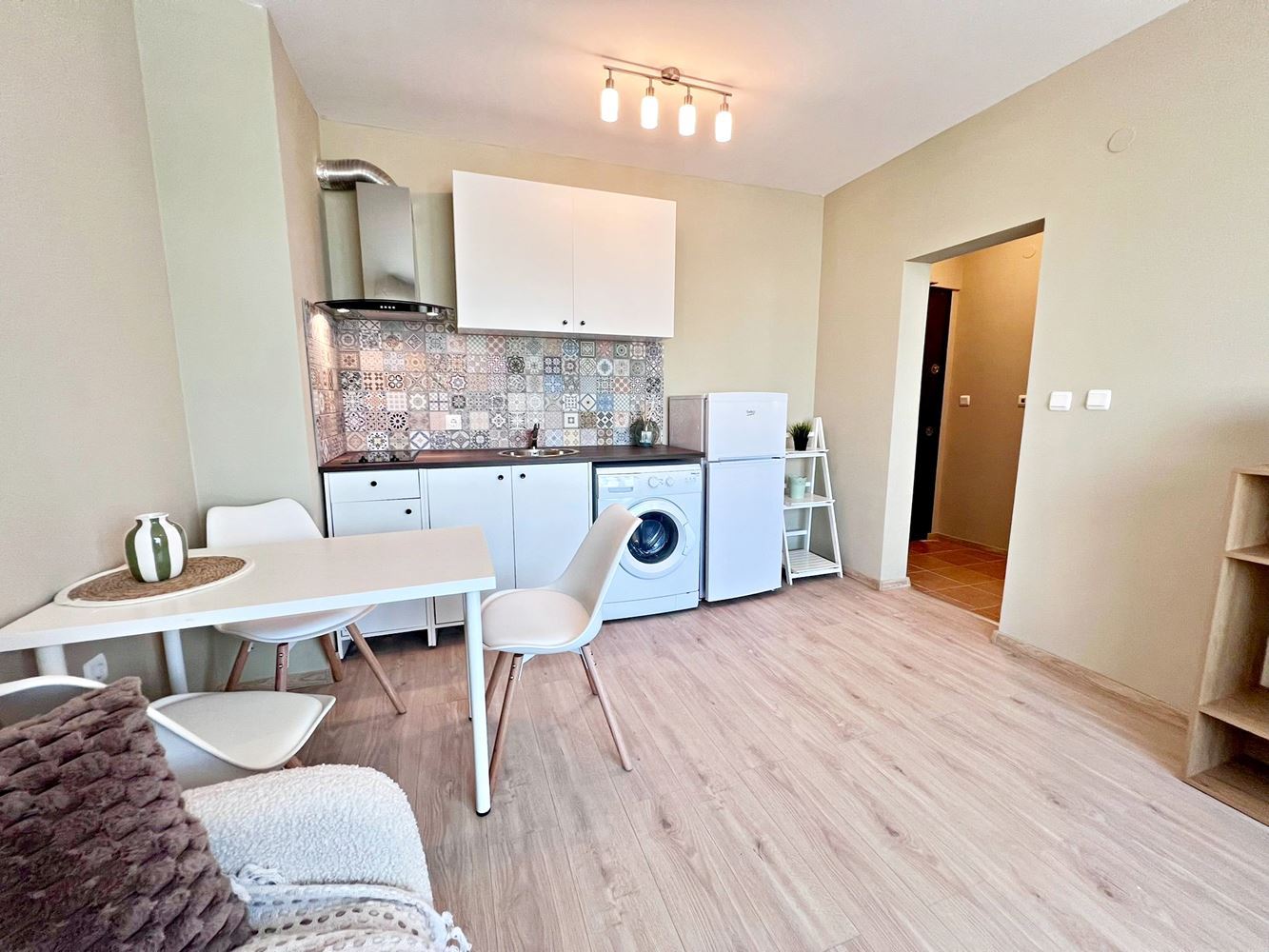 Stylish one-bedroom apartment with low maintenance fee in an excellent complex in Sunny Beach – ready to move in or for investment