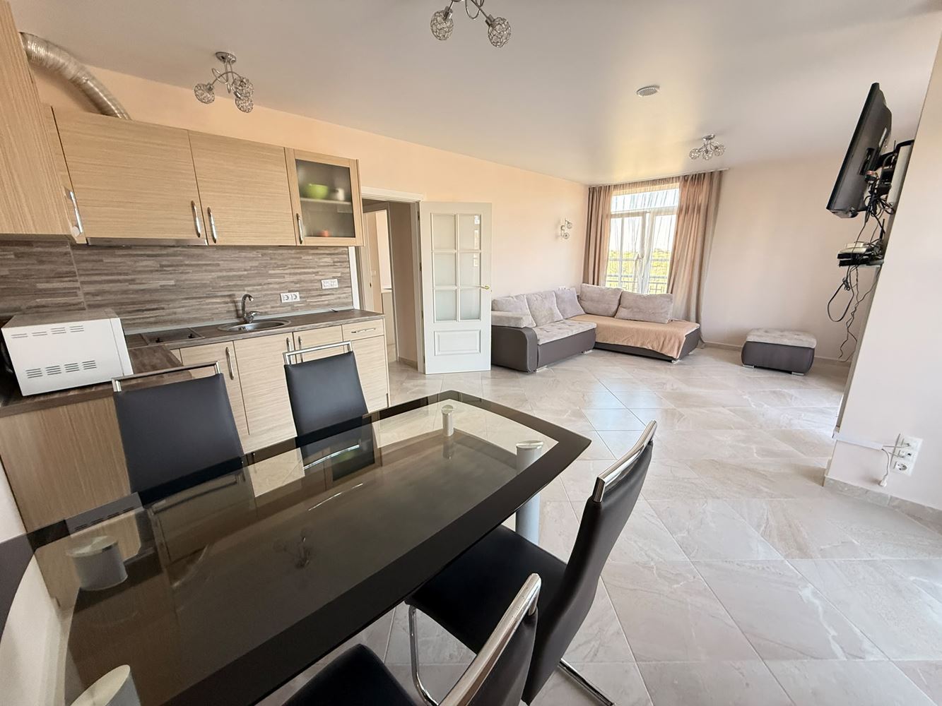 First-Line Apartment with Sea View – Fully Furnished Property in a Mediterranean-Style Complex