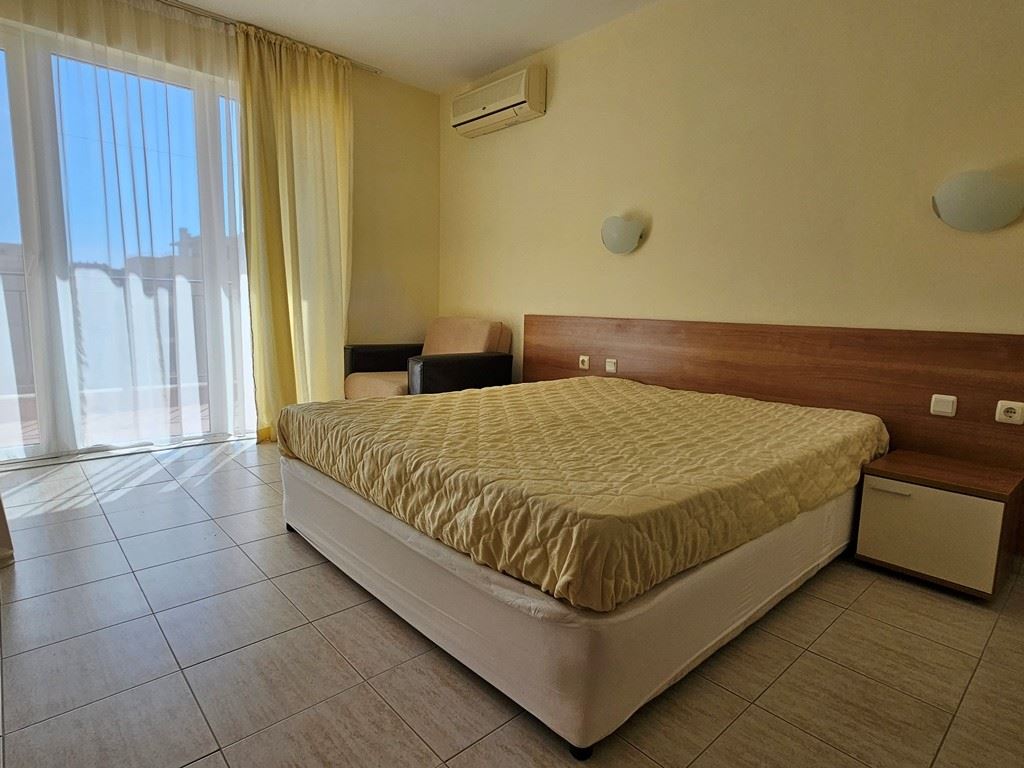 Stylish studio with panoramic pool view in Sunny Beach – ready for living and investment