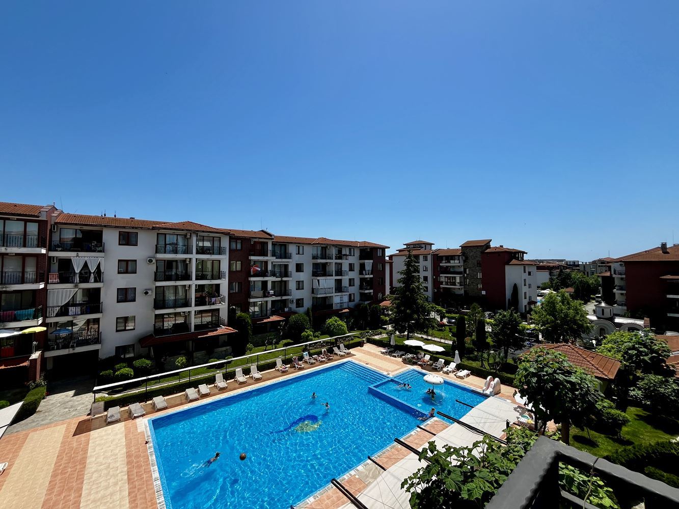 Seaside comfort and tranquility near Nessebar! Furnished one-bedroom apartment with pool view in a luxurious gated complex