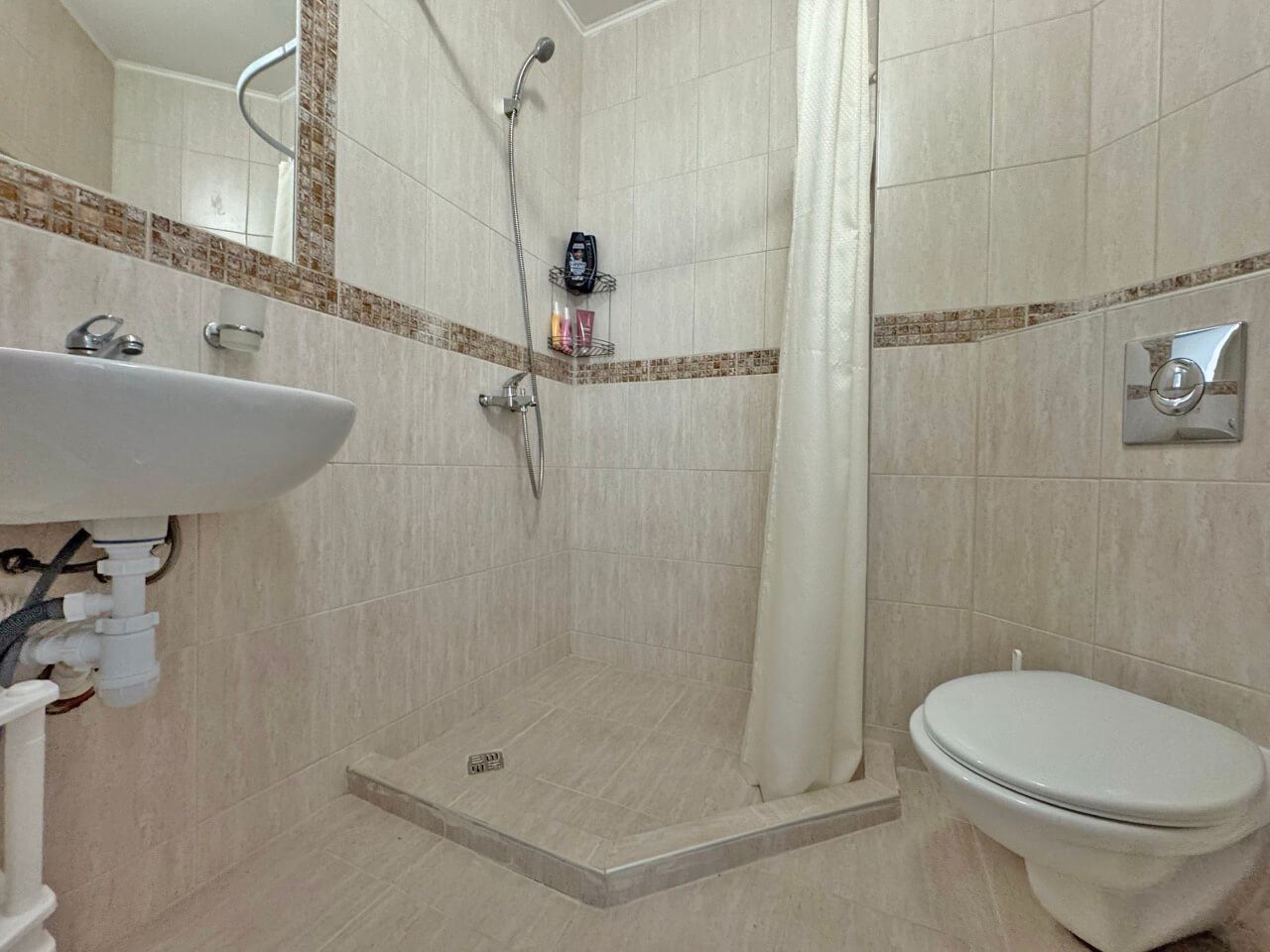One-Bedroom Apartment with Pool View – Coziness, Greenery and Comfort in a Gated Complex