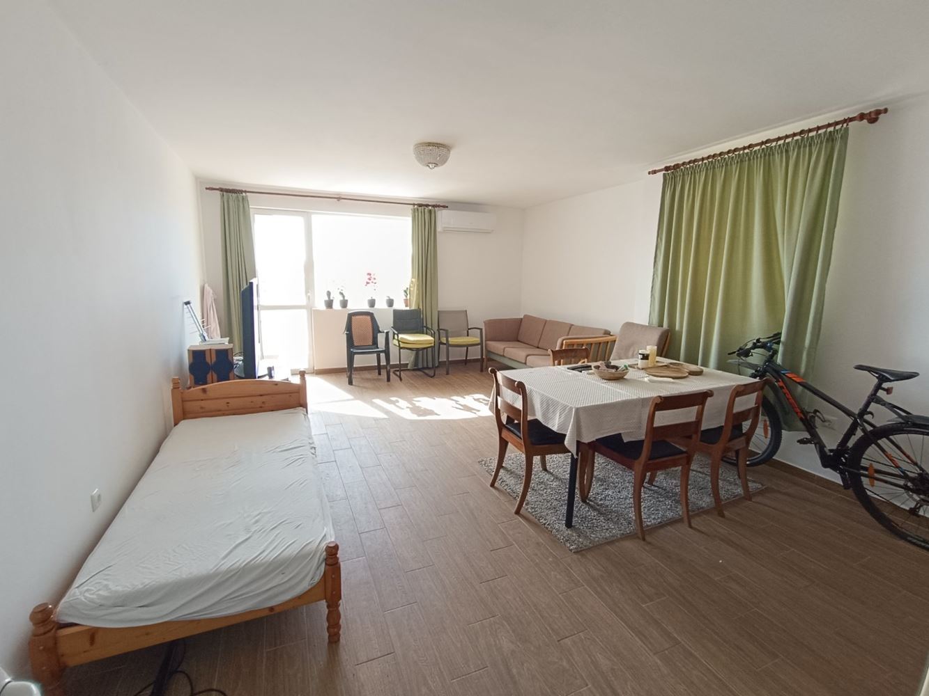 Apartment with two bedrooms and sea view with no maintenance fee in Sveti Vlas