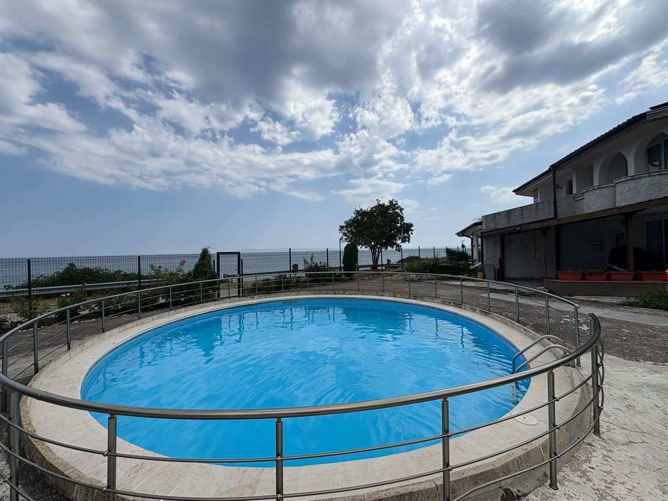 First-line sea property in Ravda – two-bedroom maisonette with sea view and private parking space