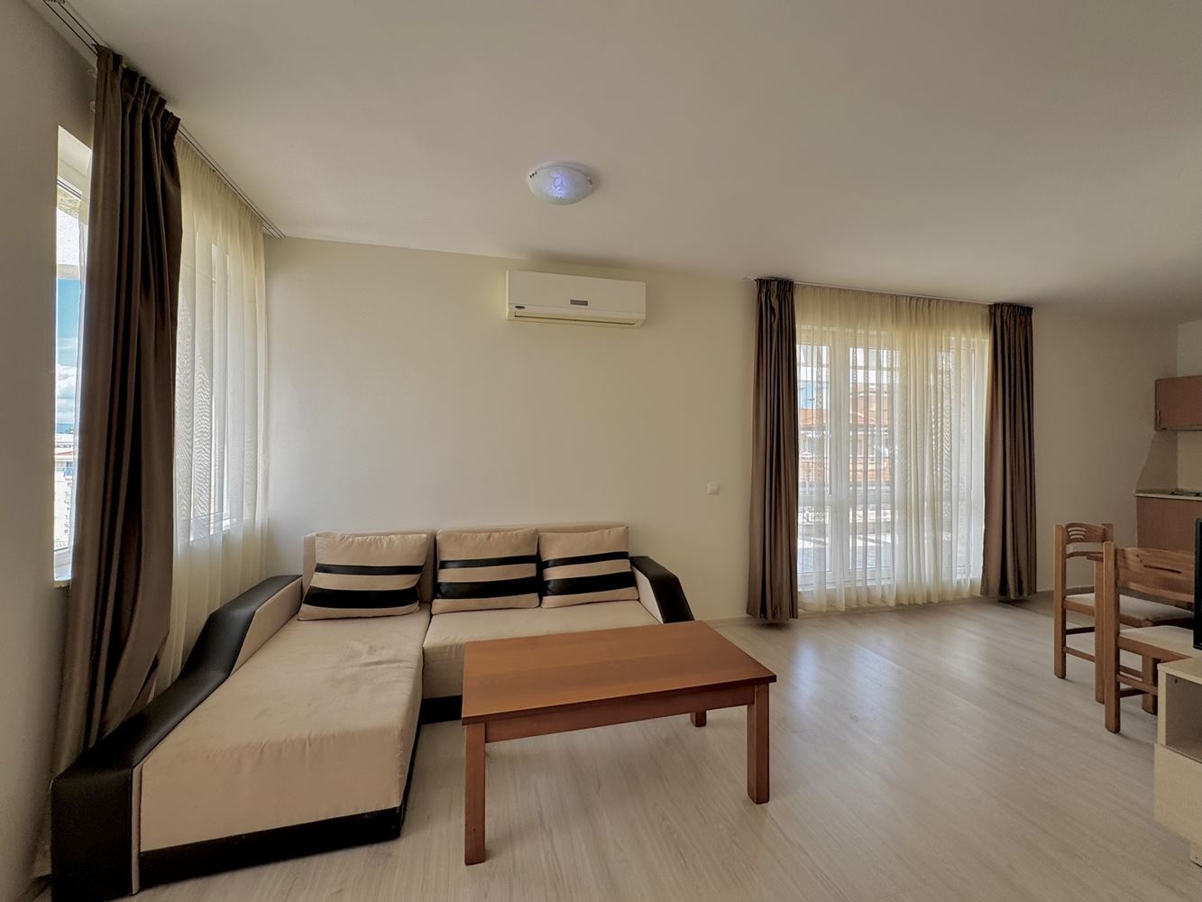 Spacious studio with a large panoramic terrace in Sunny Beach – excellent location and low maintenance fee