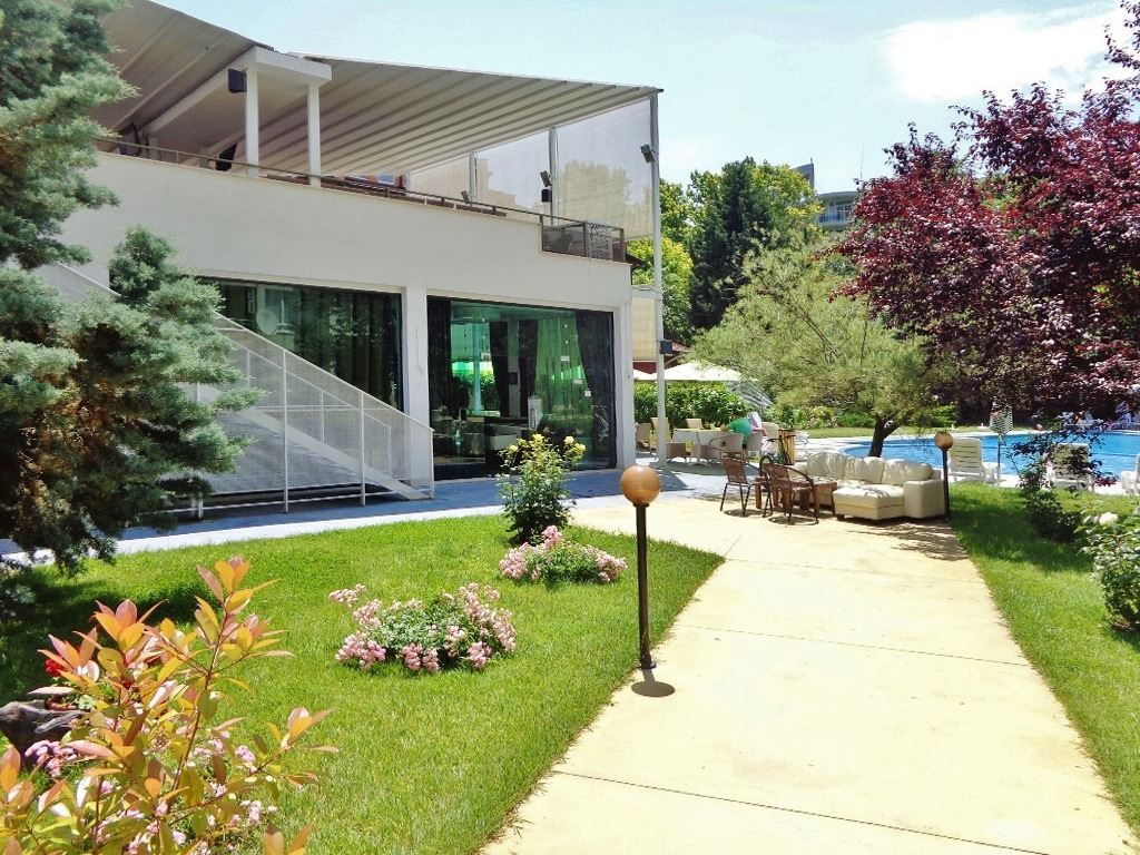 Luxury two-bedroom apartment with sea view on the first line in Ravda – 114 m², two terraces, and full comfort