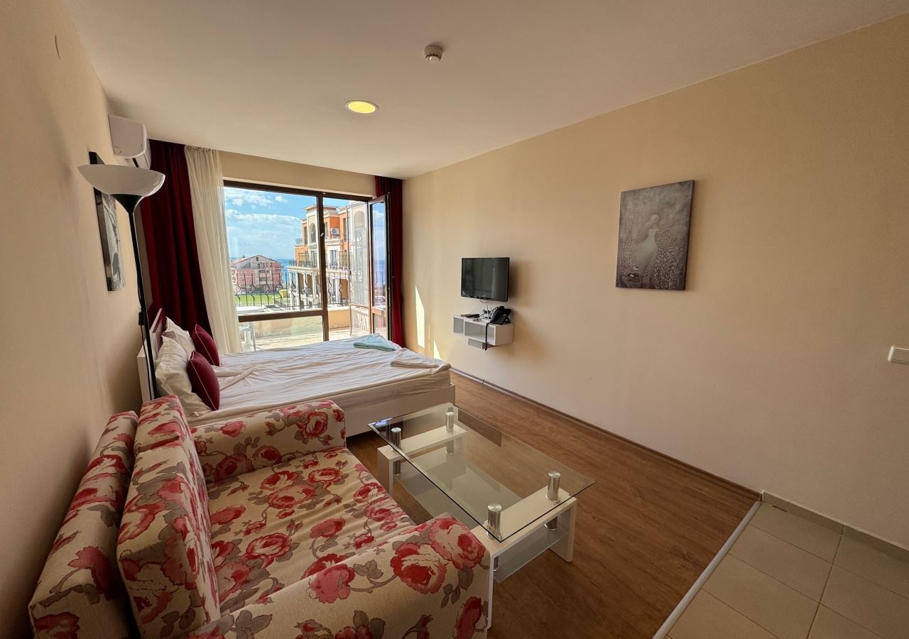 First-line studio with sea view in a luxury complex – fully furnished and ready to use