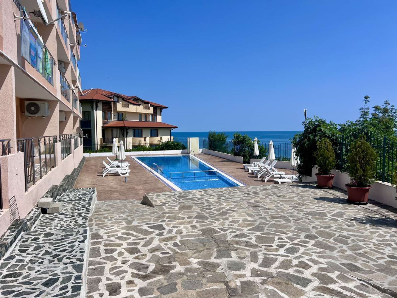 One-Bedroom Apartment with Direct Sea View in Sveti Vlas – Comfort, Tranquility and Resort Lifestyle