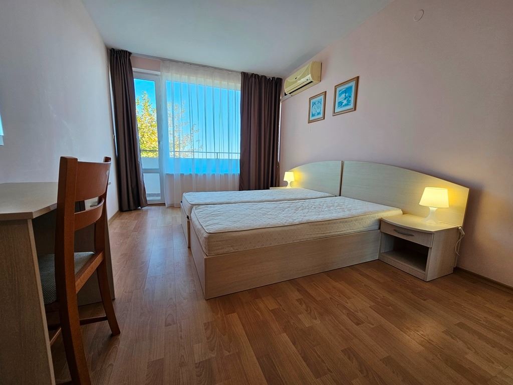 First line in Sveti Vlas – spacious apartment with two bedrooms and excellent infrastructure