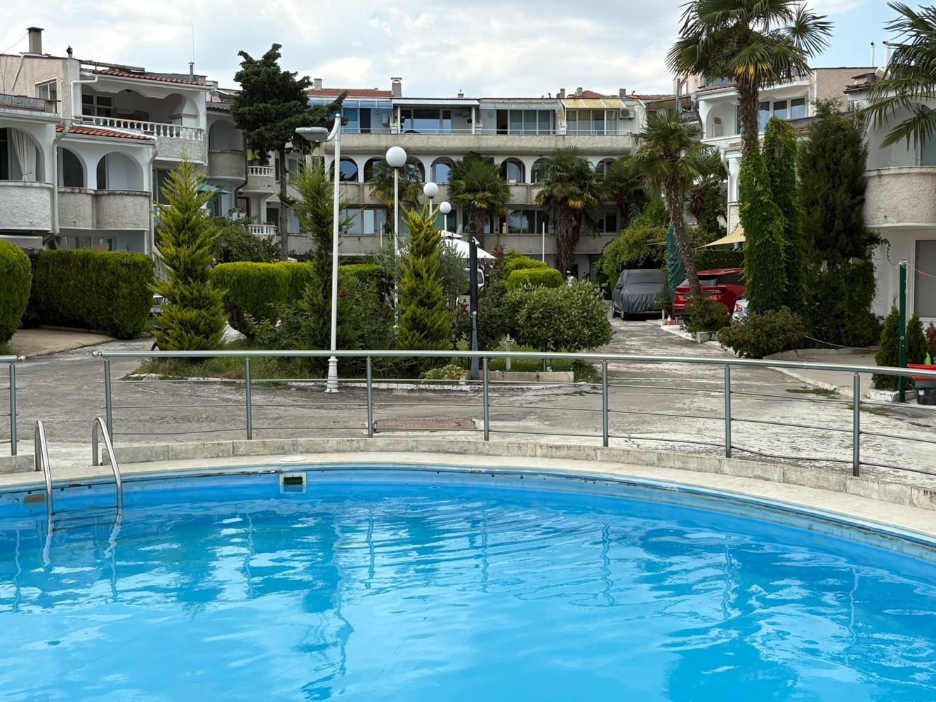 First-line sea property in Ravda – two-bedroom maisonette with sea view and private parking space