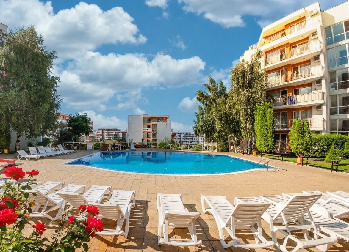 One-bedroom apartment with partial sea view in St. Vlas – furnished, renovated, in a luxury gated complex