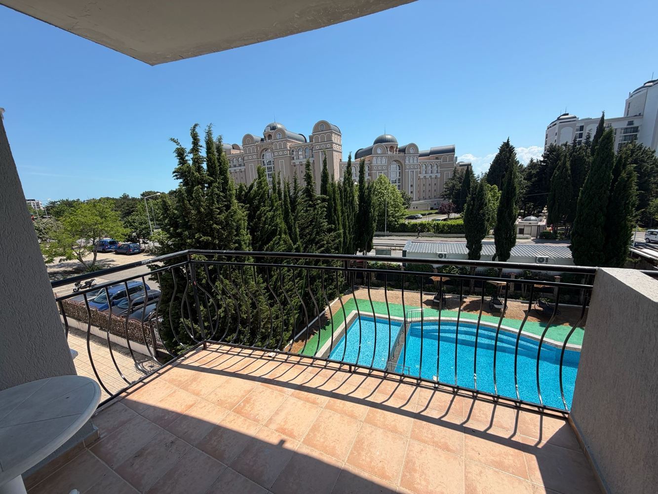 Bright and Spacious One-Bedroom Apartment with Beautiful Pool Views on the Border Between Sunny Beach and Sveti Vlas