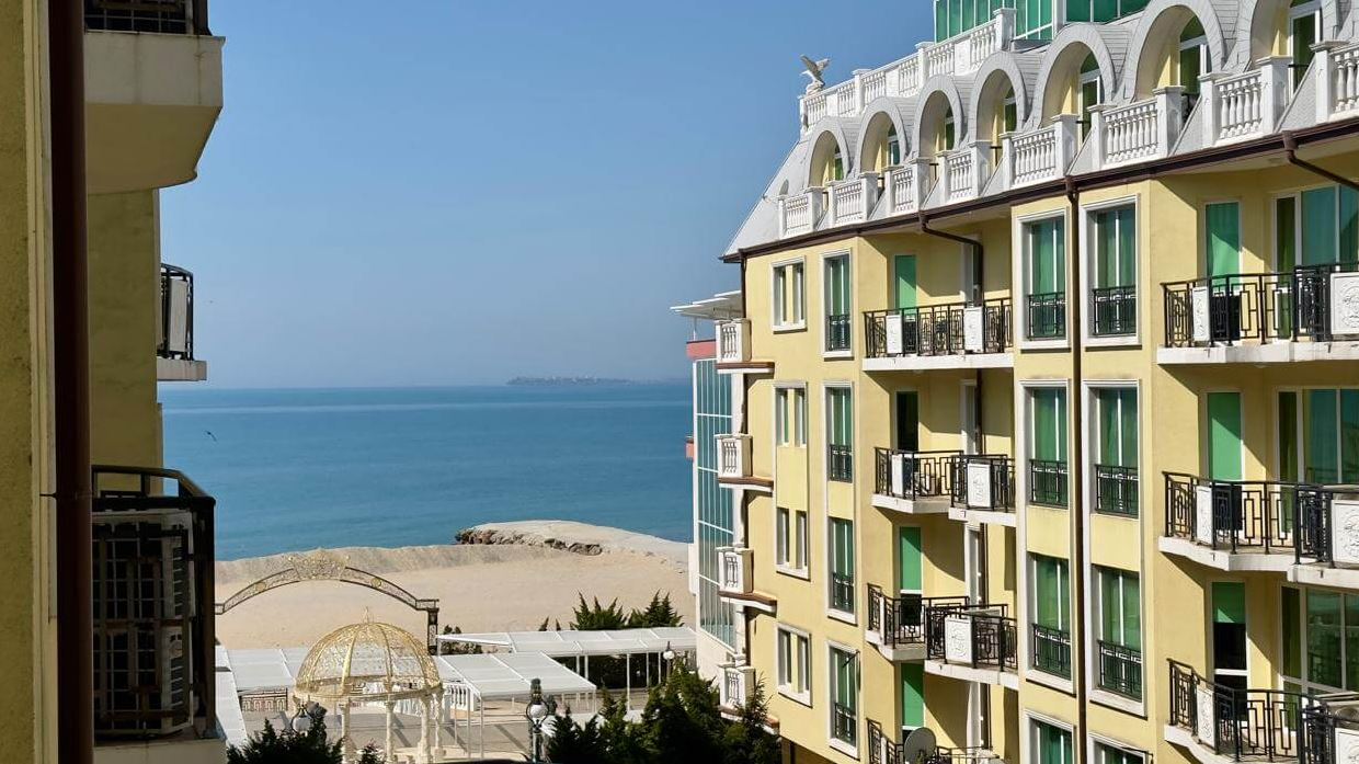 One-Bedroom Apartment on the First Line in Elenite – A Combination of Tranquility, Nature and Panoramic Sea Views