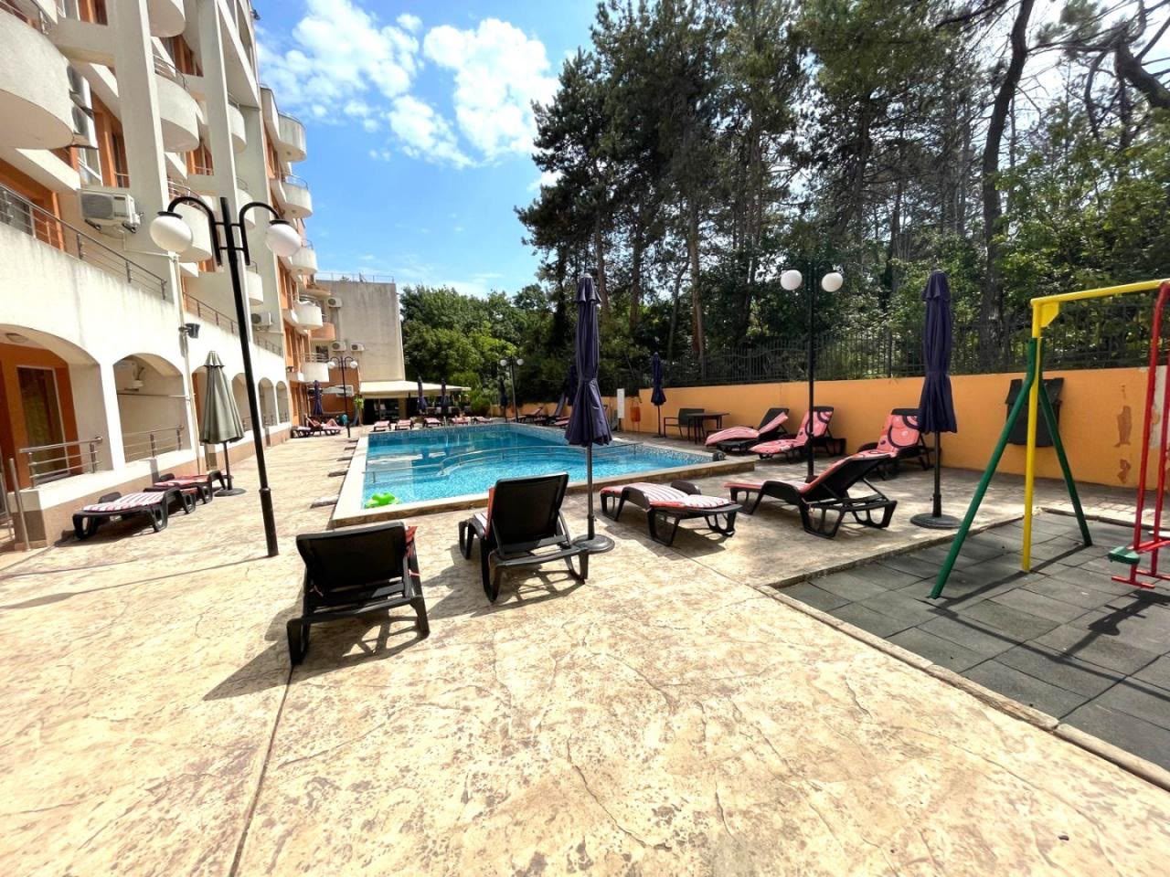 Large One-Bedroom Apartment 100 Metres from the Beach in Pomorie with Direct Access to the Swimming Pool