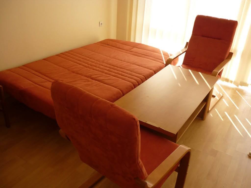 Fully Furnished One-Bedroom Apartment on the Beachfront with Sea View in Elenite