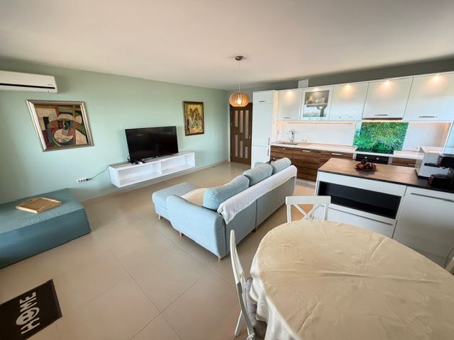 Spacious Apartment with 2 Bedrooms on the First Sea Line with Frontal Panoramic Sea View