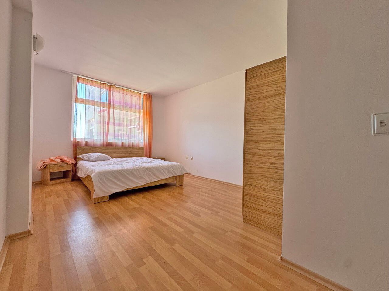 Sunny and spacious one-bedroom apartment with sea view in Sunny Beach