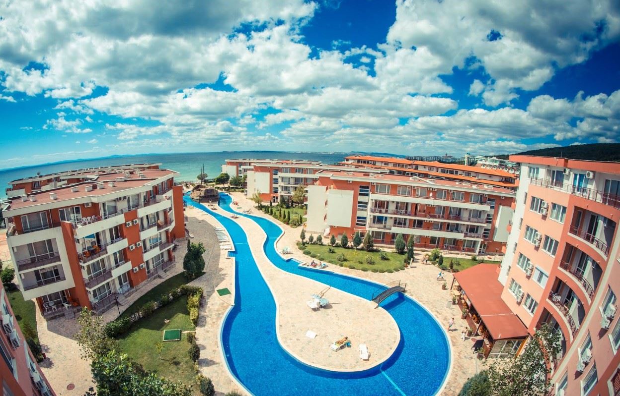 Studio on the first line in a complex in Elenite – sea, mountains, and holiday comfort in one