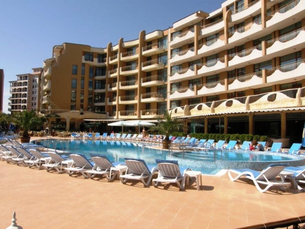 Spacious one-bedroom apartment with partial sea view – Sunny Beach, 100 m from the beach