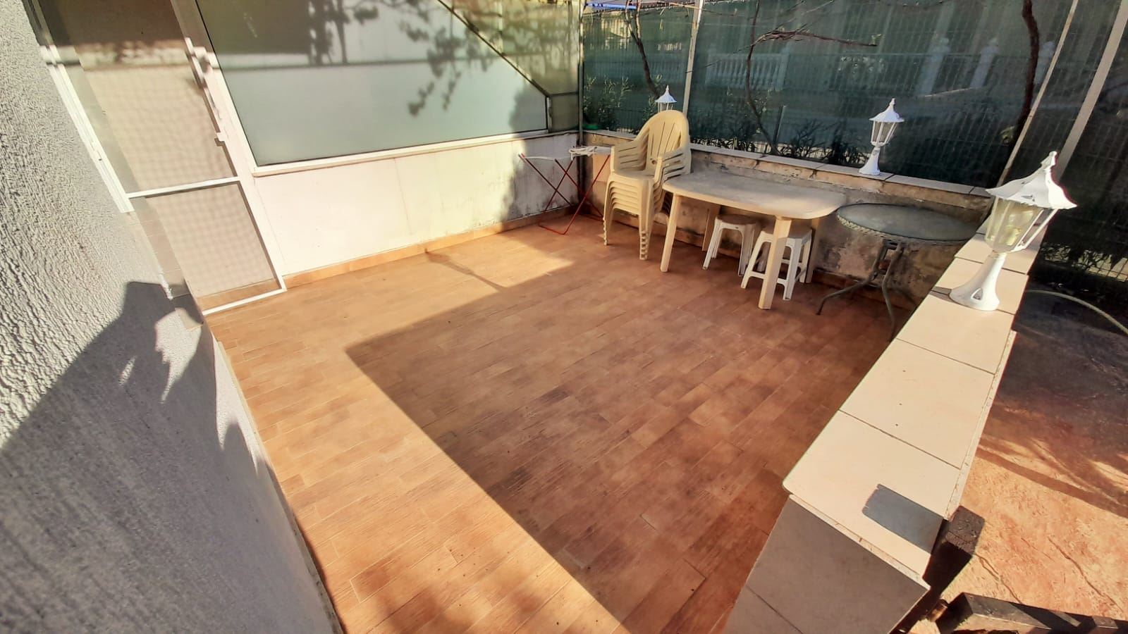 Spacious Studio with Enclosed Terrace and Additional Room – Quiet Location 500 m from the Beach