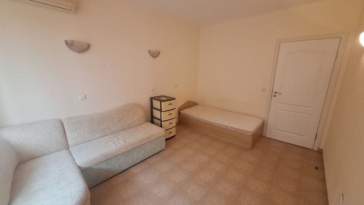 Spacious two-bedroom apartment just meters from the beach in Ravda