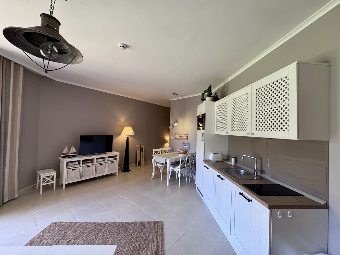 Luxury one-bedroom apartment in a prestigious first-line complex – comfort, style, and endless amenities