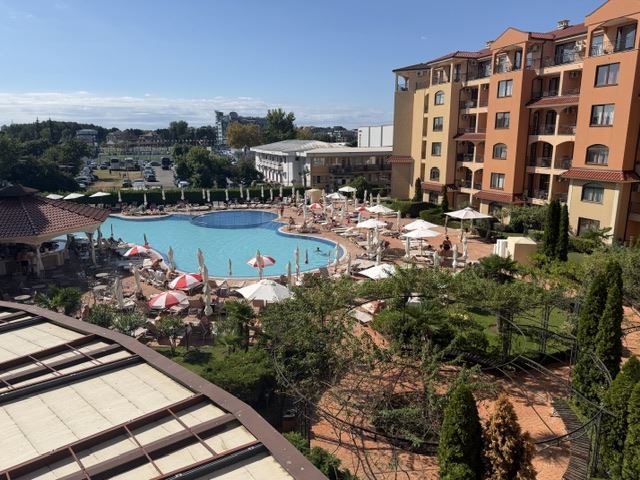 Sunny Beach: Spacious One-Bedroom Apartment with Pool View, 400 Metres from Cacao Beach