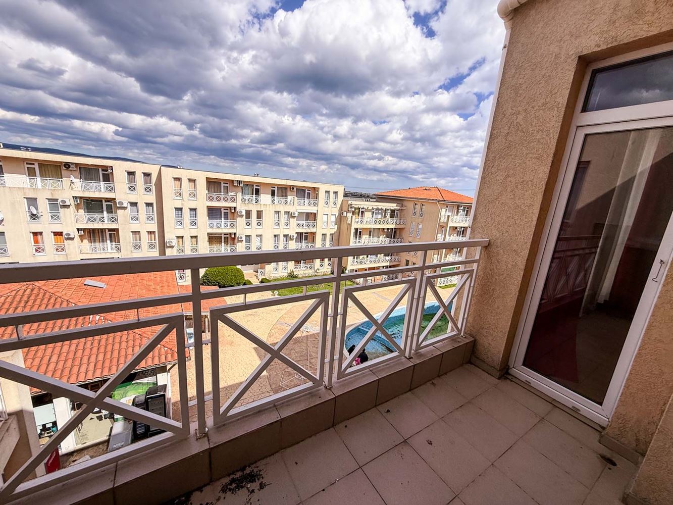 Three-room Apartment with Pool View in a Well-Maintained Complex near Sunny Beach