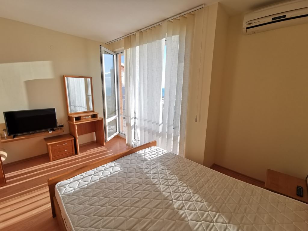 Two-bedroom apartment with sea panorama and private beach in a prestigious complex in Sveti Vlas