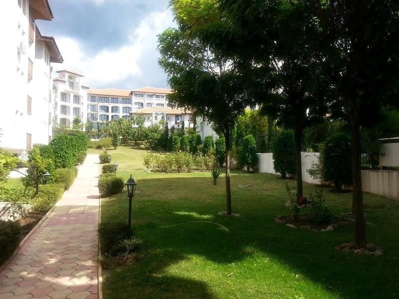 Spacious One-Bedroom Apartment with Sea View Just One Minute from the Beach in Sveti Vlas