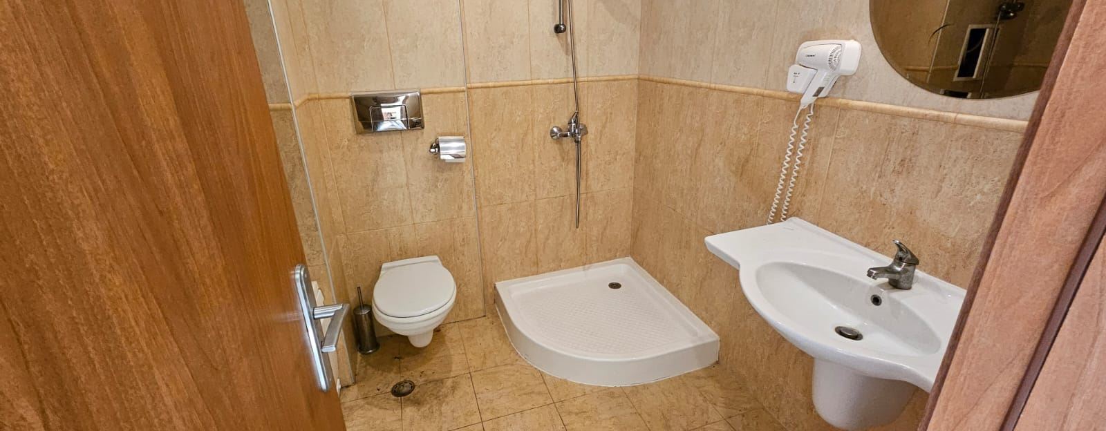 Spacious One-Bedroom Apartment with Pool View – Fully Furnished, with Act 16 and Ready to Move In