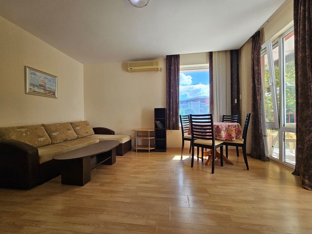 One-Bedroom Apartment on the First Line to the Sea in a Secure Complex in Elenite