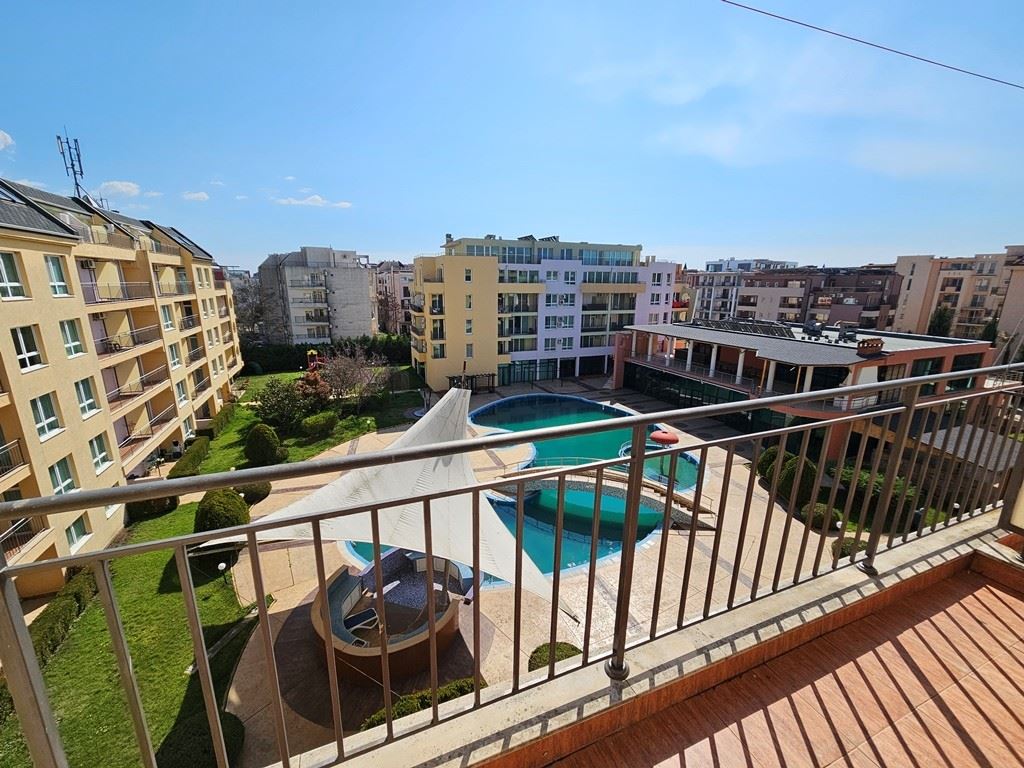 Stylish studio with panoramic pool view in Sunny Beach – ready for living and investment