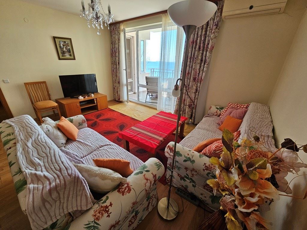 Sveti Vlas, beachfront – panoramic one-bedroom apartment with sea view from every room