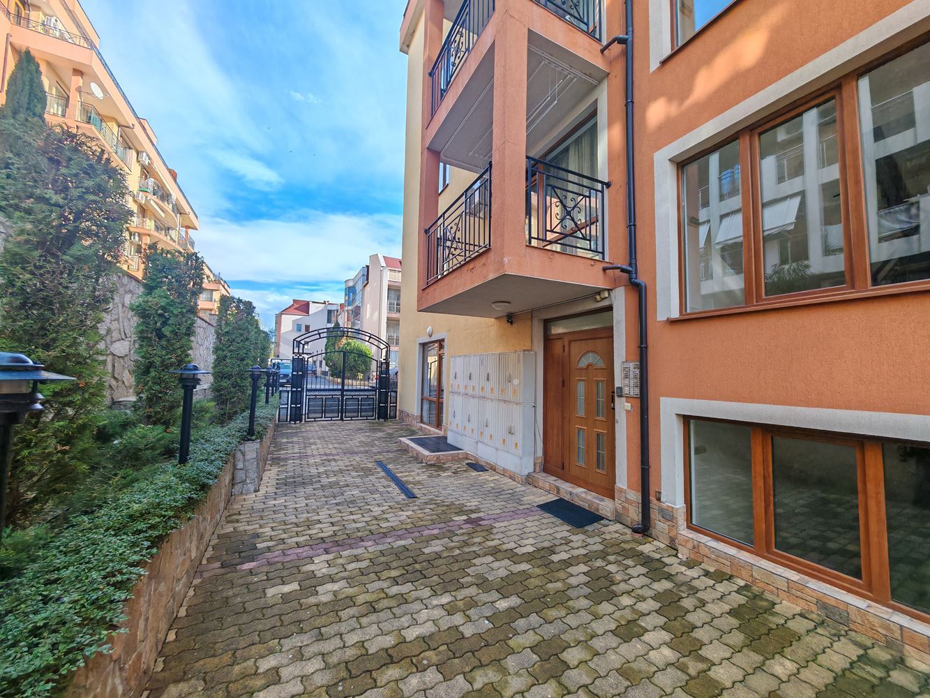 Two-Bedroom Apartment in Sveti Vlas with Excellent Amenities in a Gated Complex
