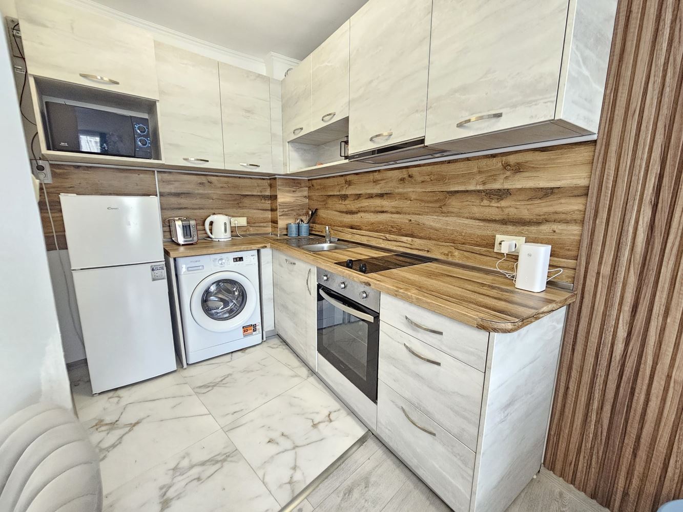 Only 100 meters from the sea! Spacious one-bedroom apartment overlooking the pool in one of the most sought-after complexes in Sunny Beach
