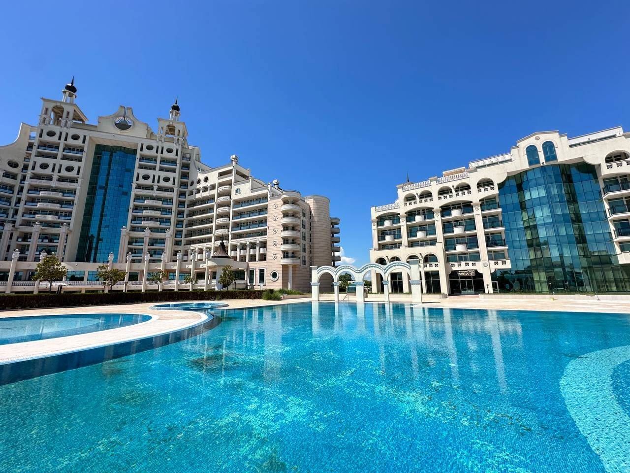Spacious Apartment with Sea View on the First Line in Pomorie – Holiday Property with the Feeling of a Luxury Resort