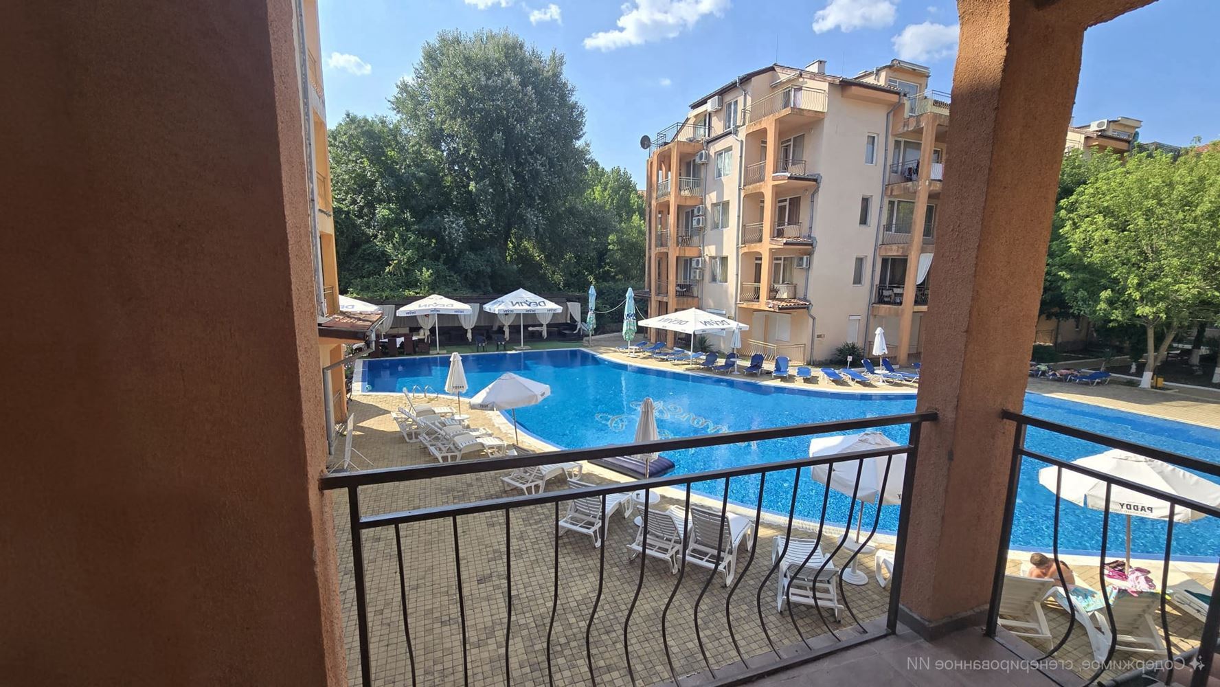 Three-room apartment with southern exposure and pool view in Sunny Beach