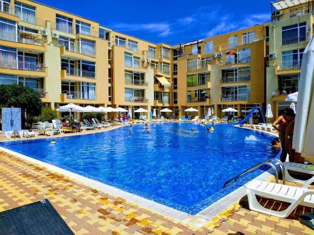 Spacious Two-Bedroom Apartment with Pool View in Sunny Beach – Excellent Choice for a Family and Investment