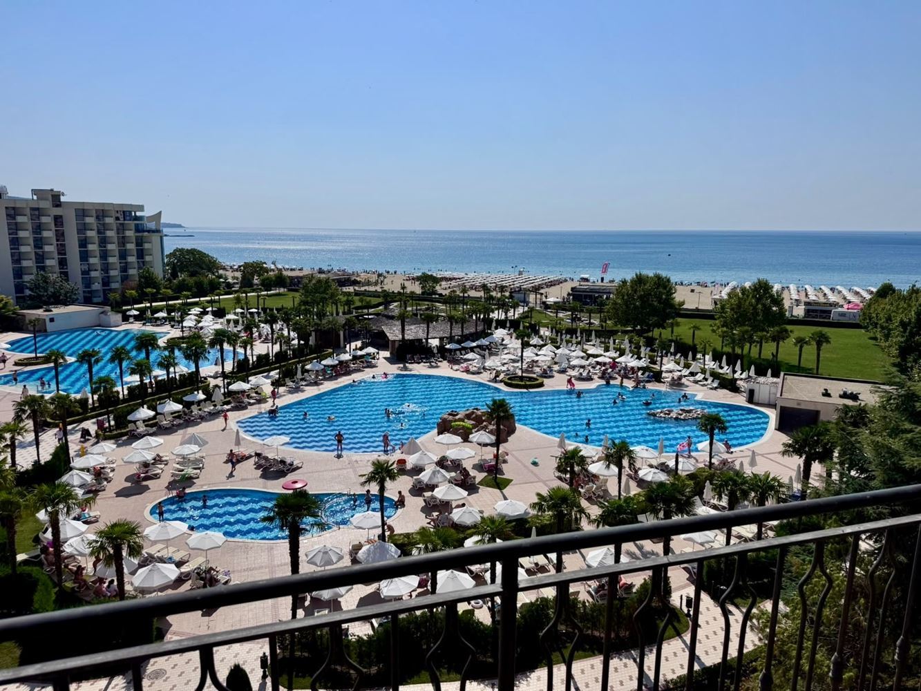 Luxury Seaside Apartment with Panoramic View in a Prestigious Complex in Sunny Beach