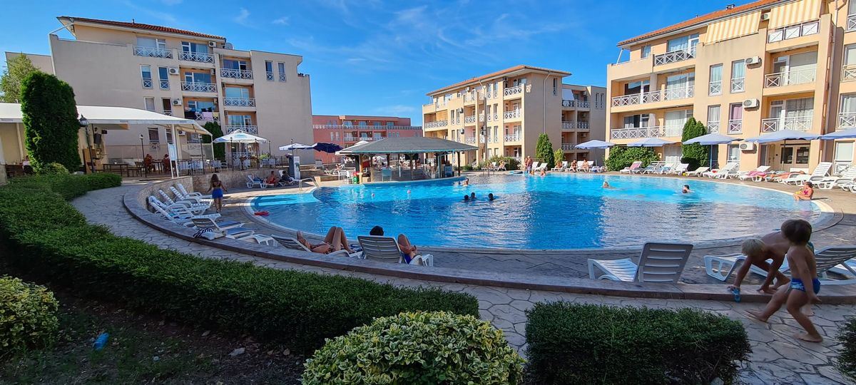 Three-room Apartment with Pool View in a Well-Maintained Complex near Sunny Beach