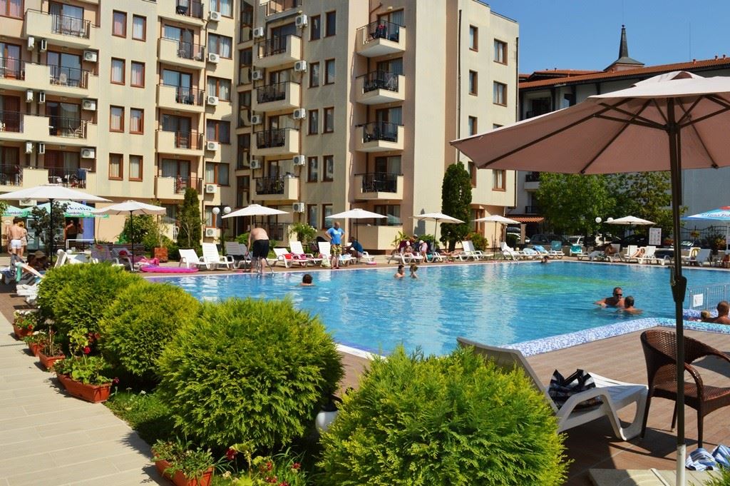 One-bedroom apartment with panoramic views and excellent location in Sunny Beach