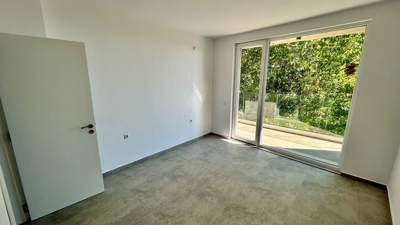 First Line in Sunny Beach – Spacious One-Bedroom Apartment with Sea, Mountain and City Views