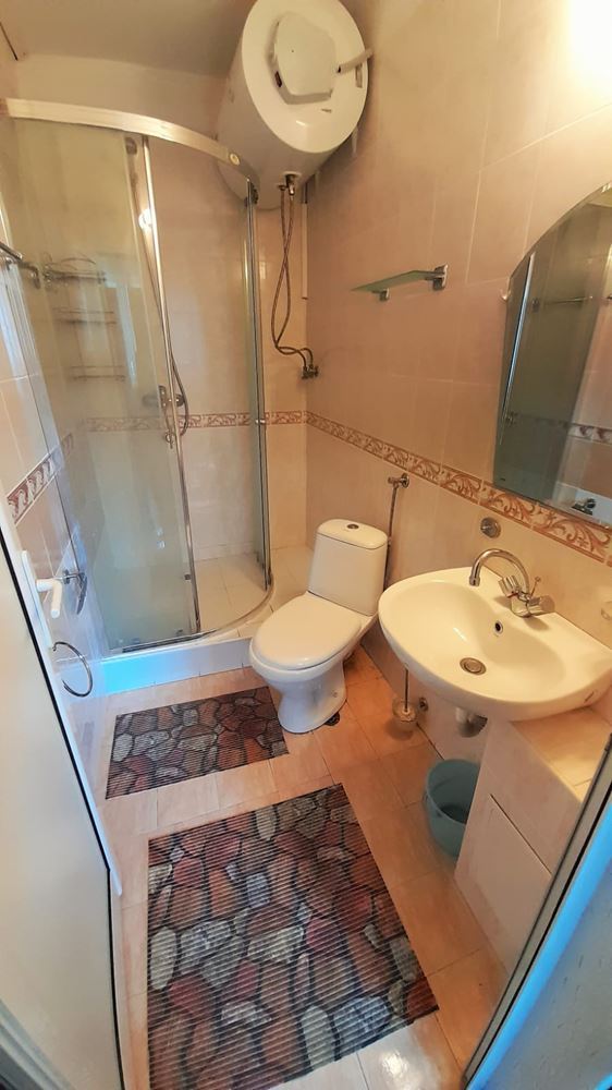 Spacious Studio with Enclosed Terrace and Additional Room – Quiet Location 500 m from the Beach