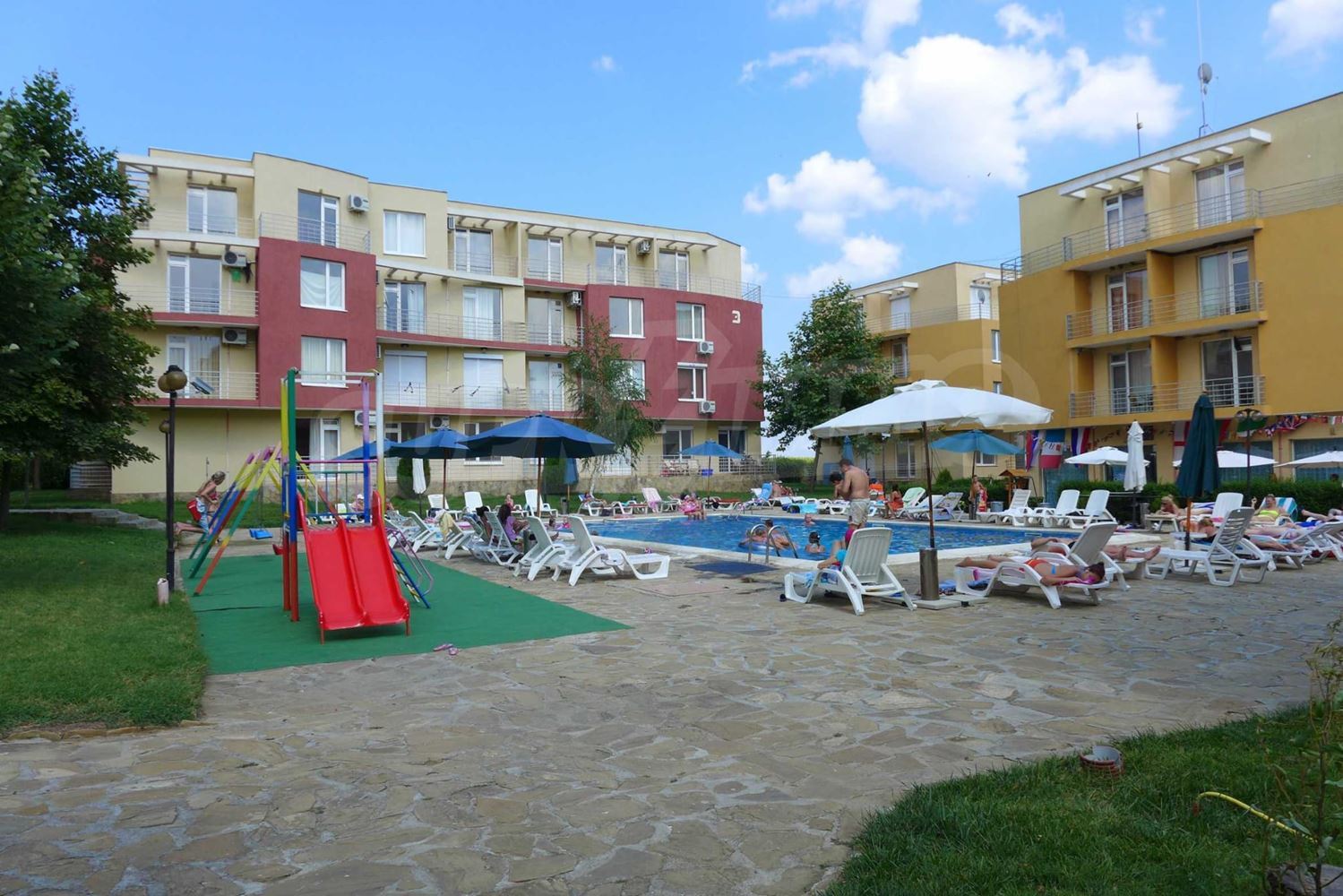 Spacious and bright one-bedroom apartment in a well-maintained complex near Sunny Beach