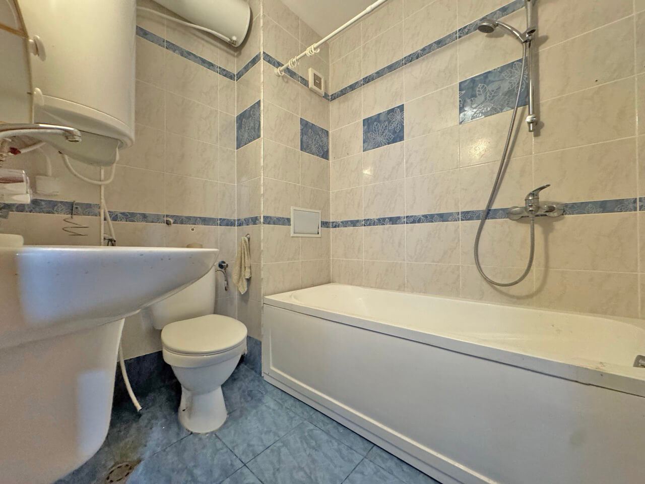 Spacious Three-Bedroom Apartment for Year-Round Living in the Cherno More District, Nessebar