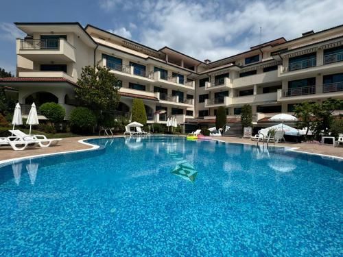 One-bedroom apartment in a modern complex with amenities in Ravda