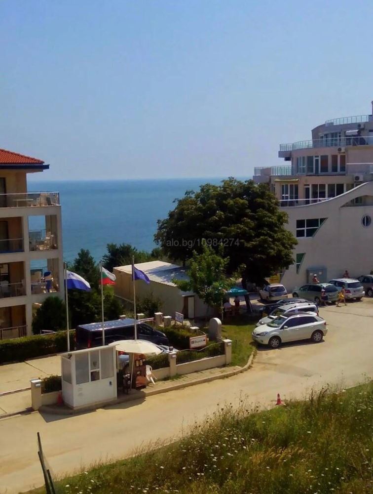Three-room apartment with sea view only 50 meters from the beach in Byala – no maintenance fee