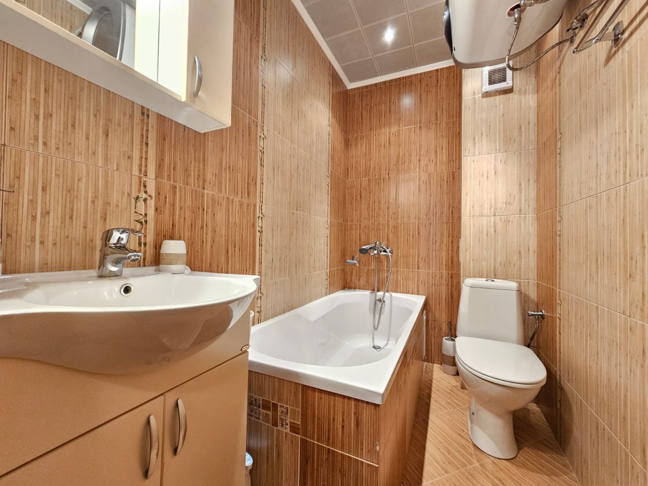 Spacious three-room apartment on the first line of the sea in Sozopol with a unique panoramic terrace