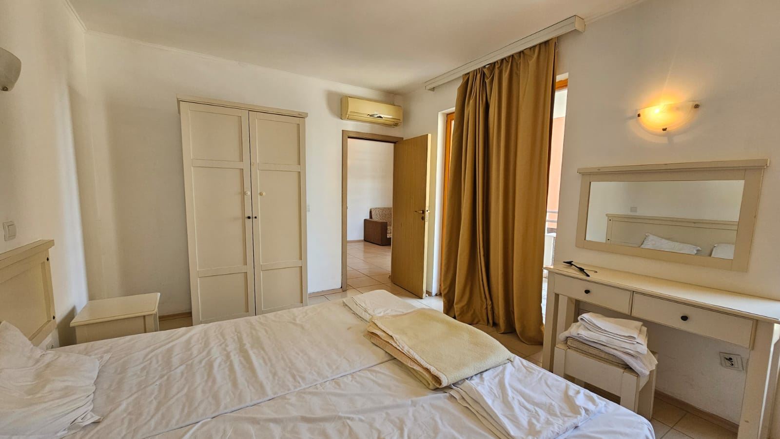 Two-Bedroom Apartment with No Maintenance Fee, Right Next to a Supermarket