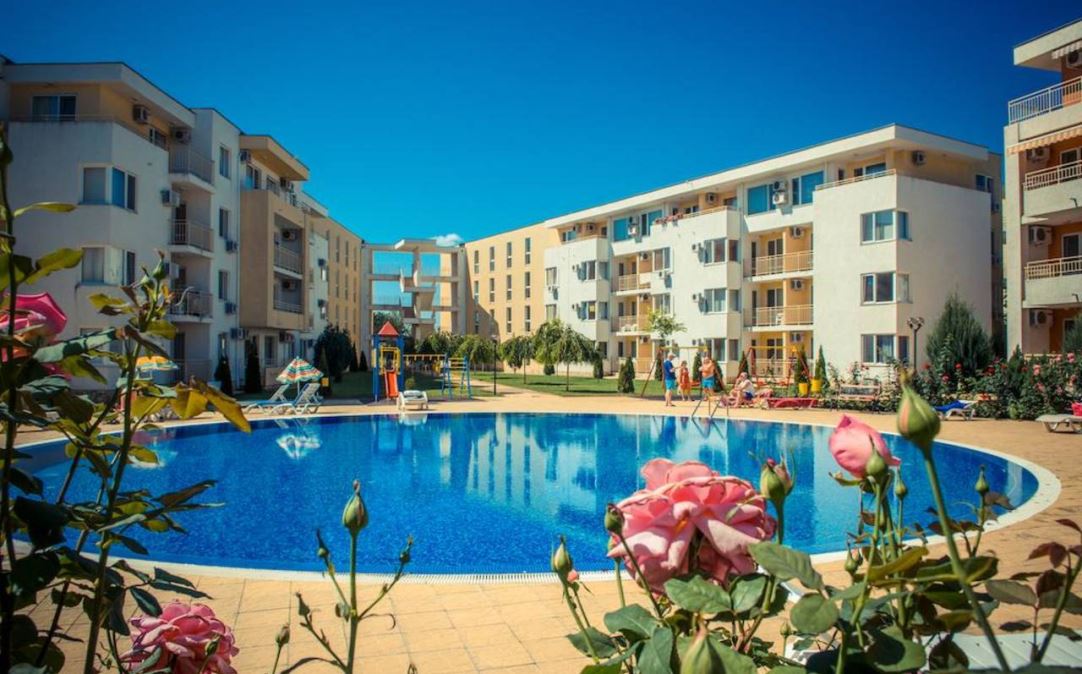 Spacious one-bedroom apartment in a modern complex in Sunny Beach – comfort, greenery, and amenities for residents